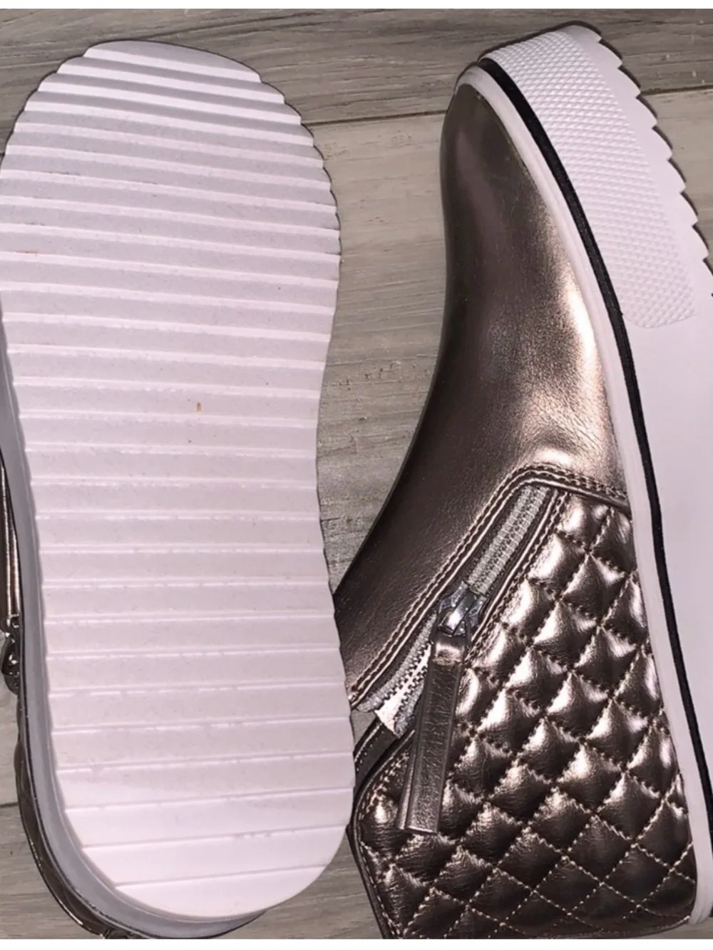 Steve Madden Silver Metallic Low-Top Slip-On ankle boots with Zippers booties 9